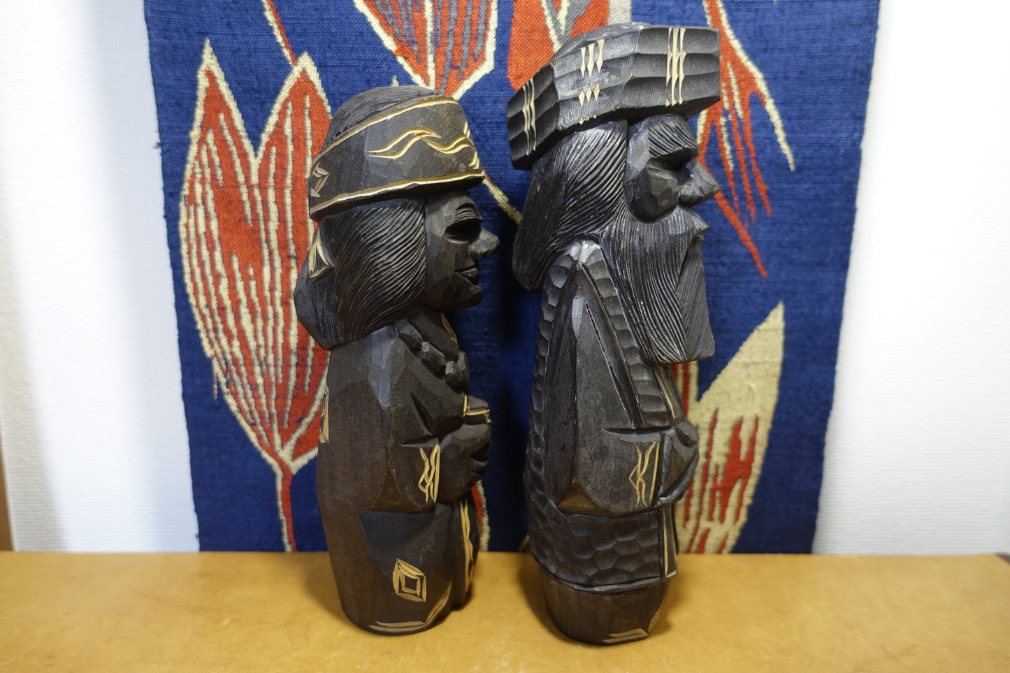 1014 Wooden Sculpture "wife and husband" -Ainu-