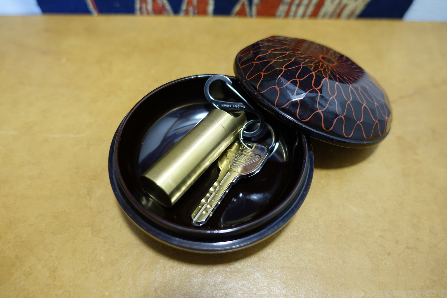 1026 Incense Case Lacquerware "Fishnet Patterns"