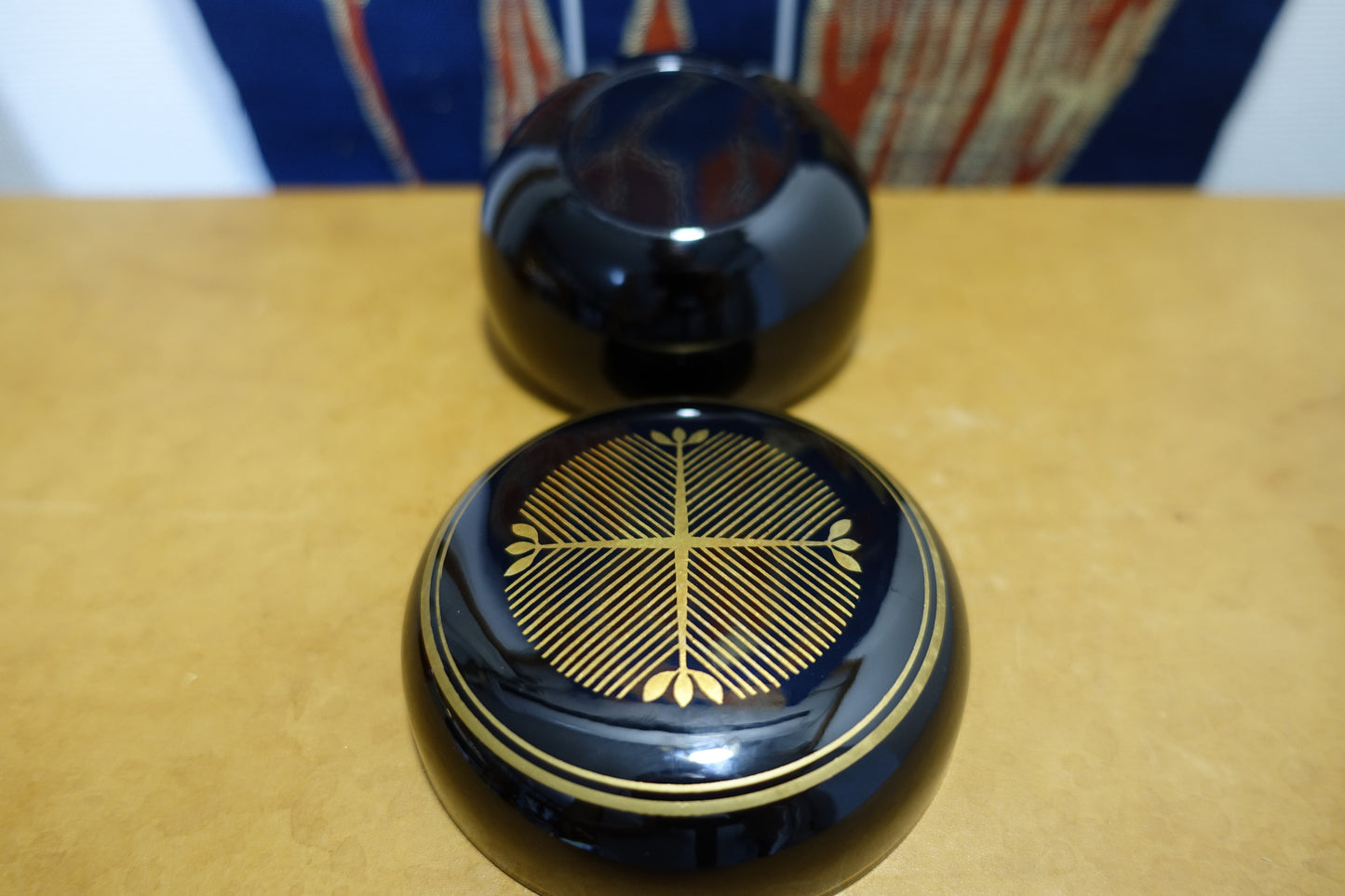 1027 Pair Lacquerwares "vermilion and sable black"