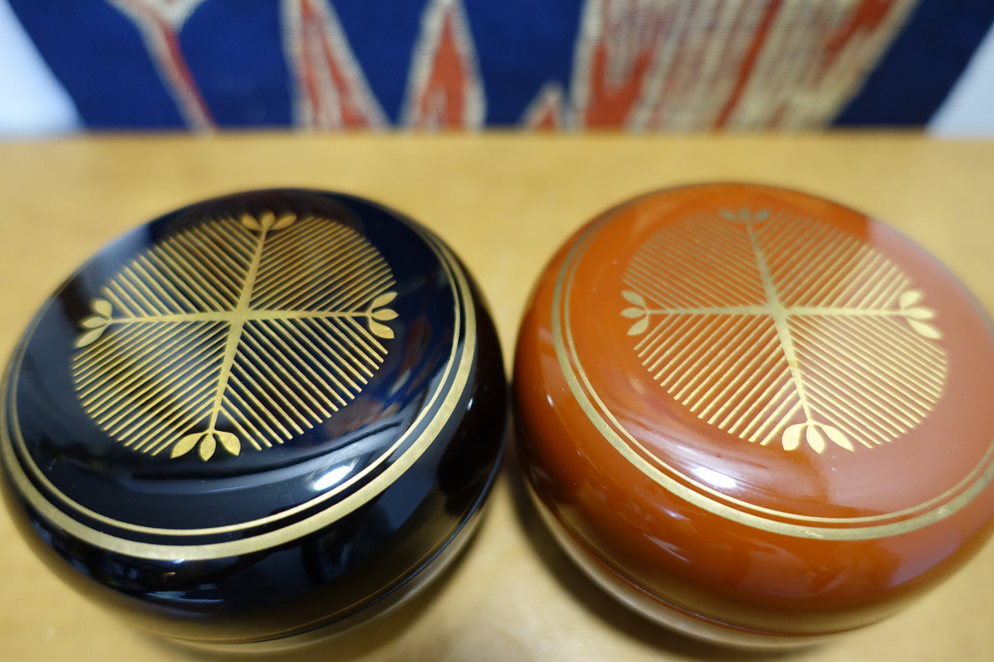 1027 Pair Lacquerwares "vermilion and sable black"