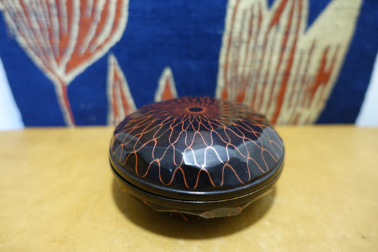 1026 Incense Case Lacquerware "Fishnet Patterns"