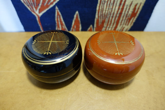 1027 Pair Lacquerwares "vermilion and sable black"