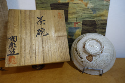 0016 Kibi Style Flat Tea Bowl by Touei (Katsuji) MIZUKAWA at Kibi Kiln with an original box